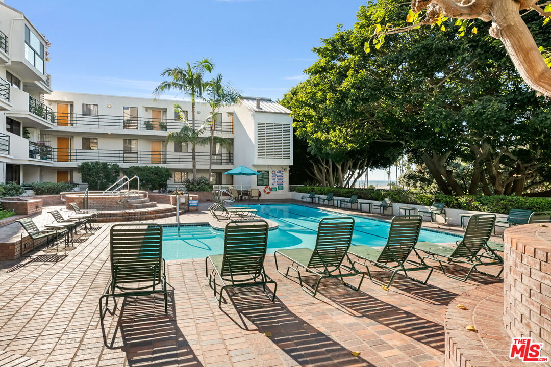 2920 Neilson Way, Unit 303 Santa Monica, CA 90405 - Photo 32 of 34 a view of a patio with chairs and a table