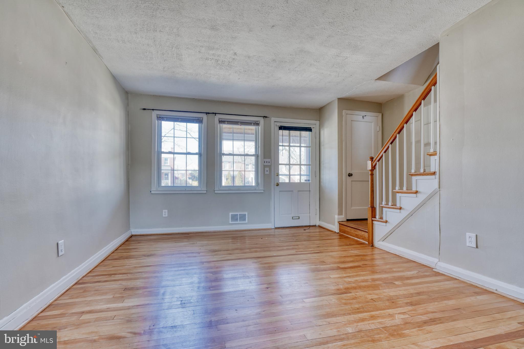 8331 Kendale Road Parkville, MD 21234 - Photo 3 of 44 Living Room