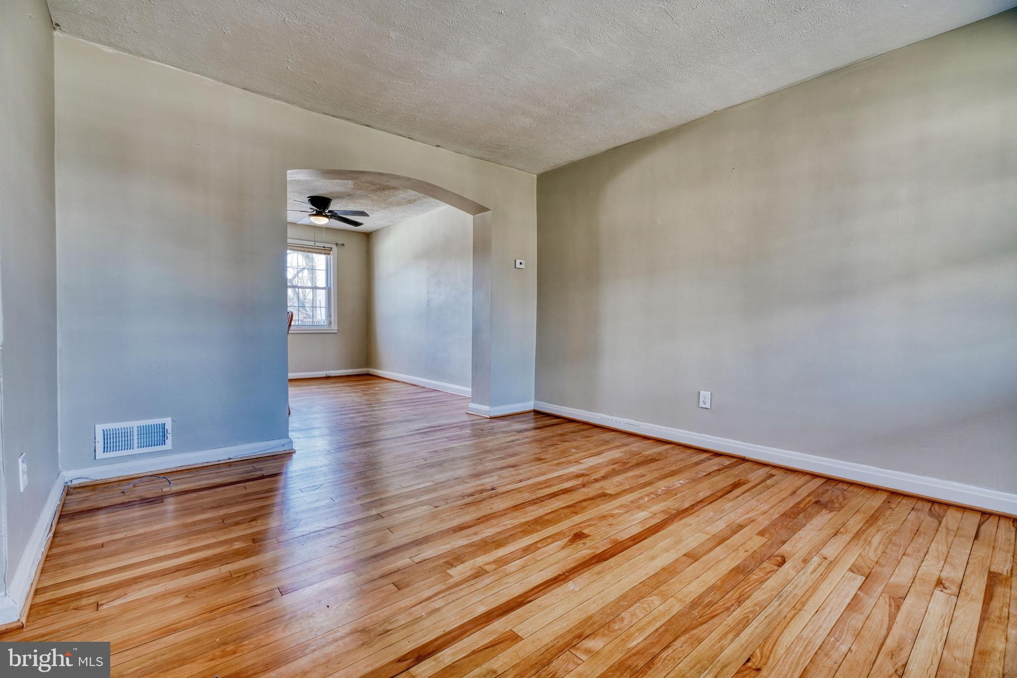 8331 Kendale Road Parkville, MD 21234 - Photo 4 of 44 Living Room