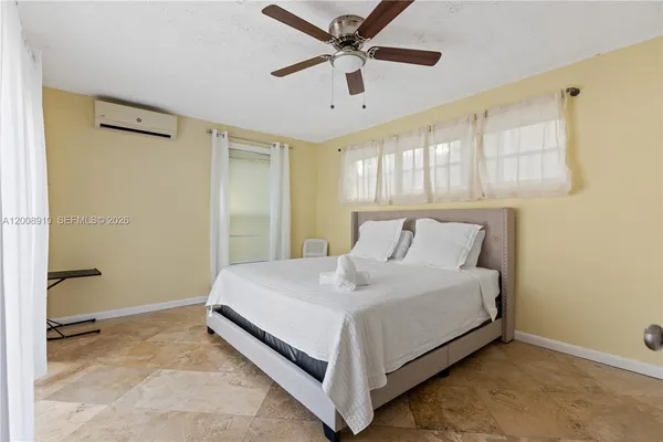 $4,000 | 1422 Wiley Street, Hollywood, FL 33020