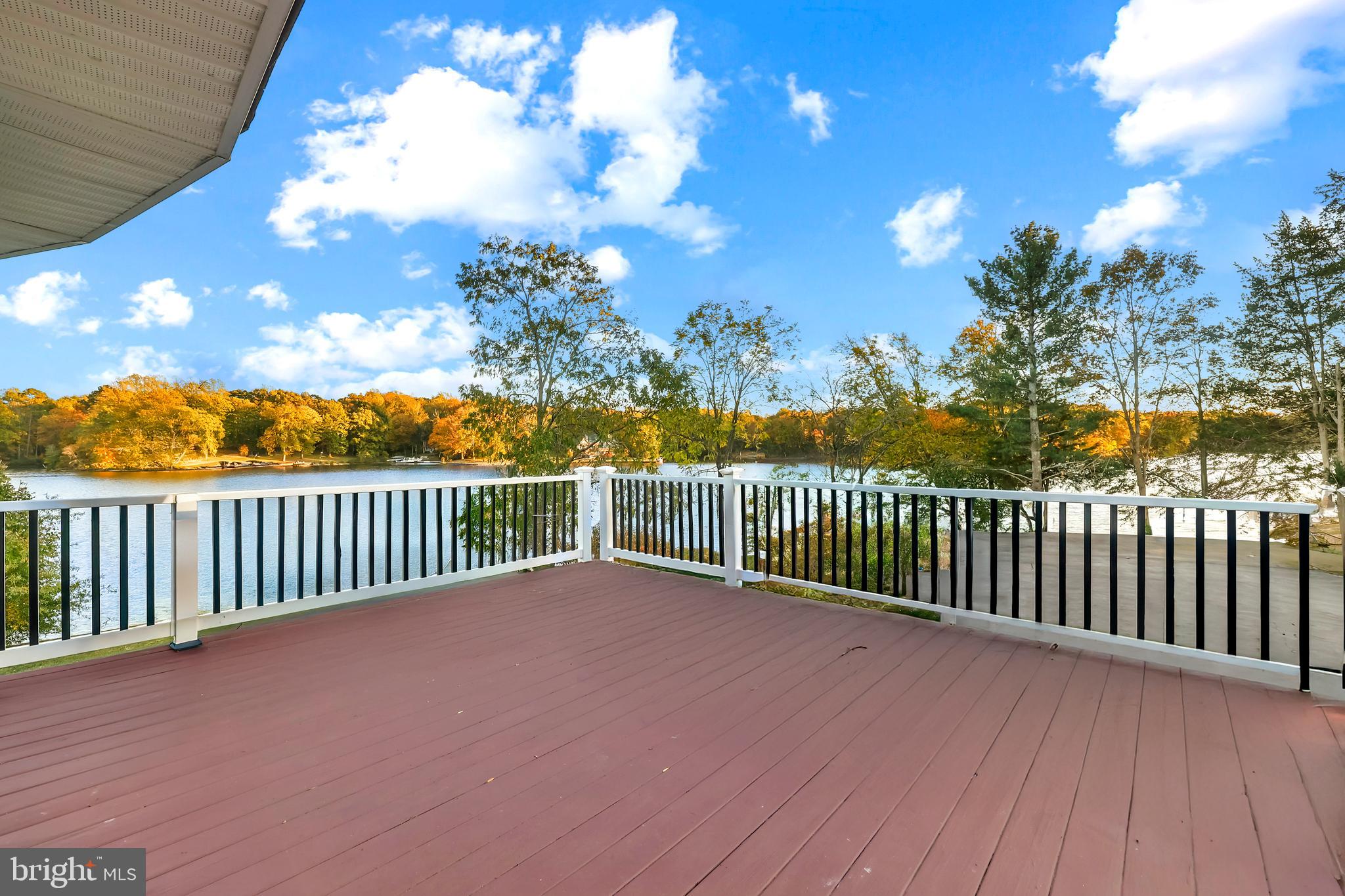 20 Greenvale Court Ruther Glen, VA 22546 - Photo 15 of 65 a view of a balcony with wooden fence