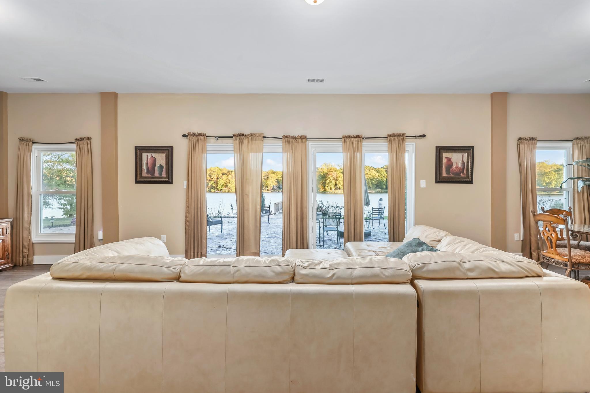 20 Greenvale Court Ruther Glen, VA 22546 - Photo 27 of 65 a living room with couch and large window