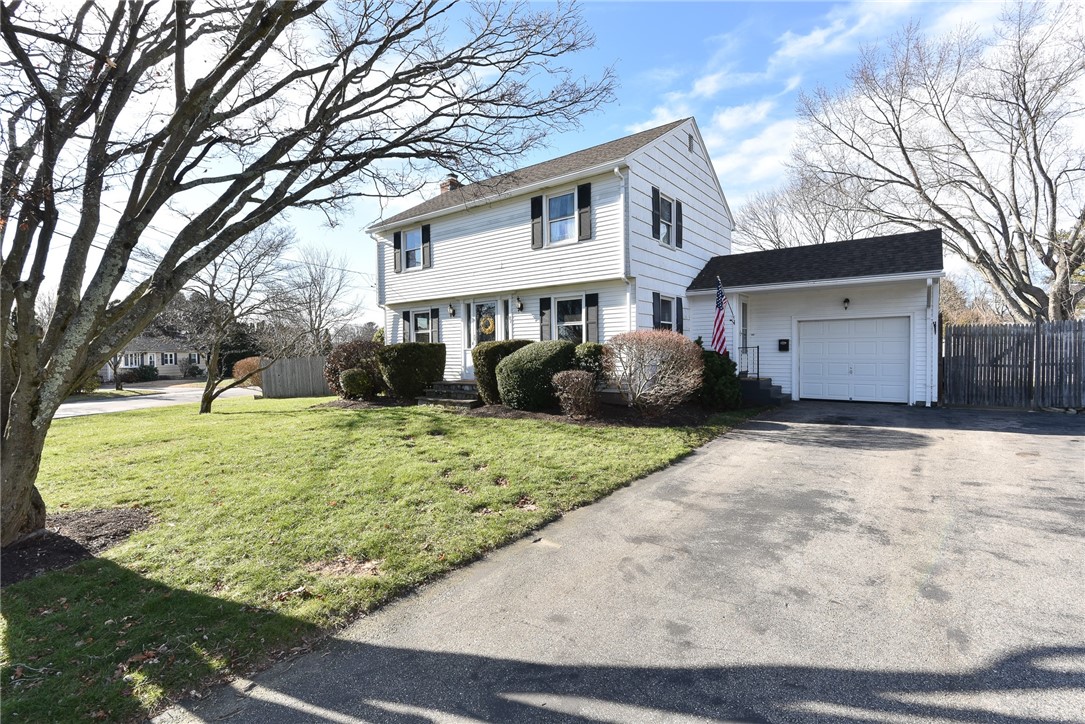 97 Pitman Road Warwick, RI 02886 - Photo 3 of 34
