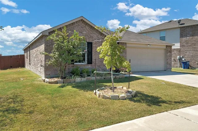 $2,100 | 14701 Southview Trail, Little Elm, TX 75068