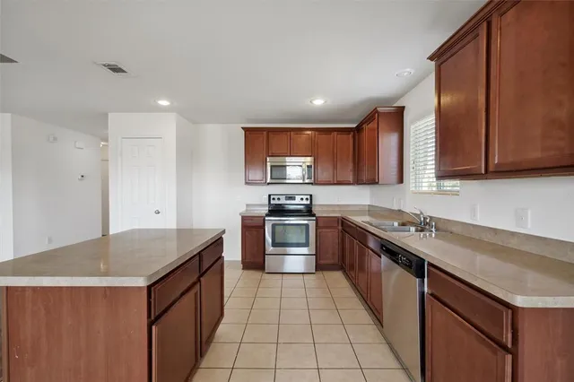 $2,100 | 14701 Southview Trail, Little Elm, TX 75068