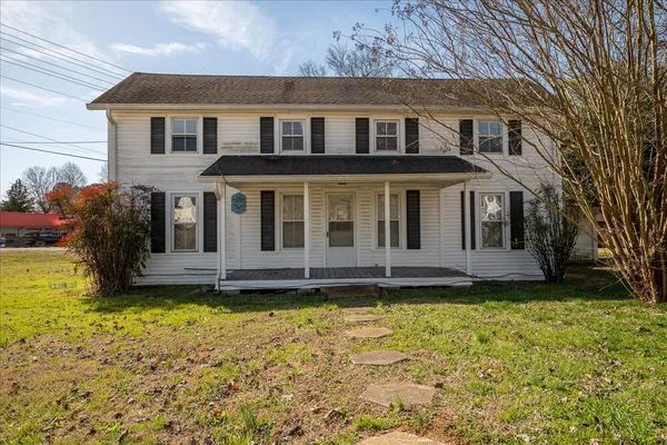 a view of a house with a yard