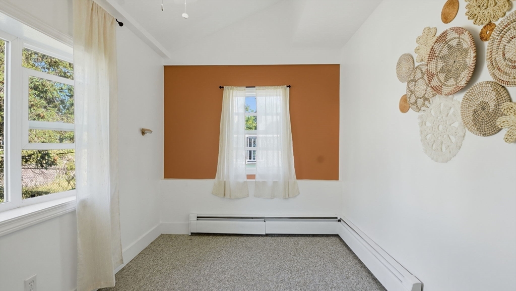 87 Lakevilla Avenue Springfield, MA 01109 - Photo 23 of 39