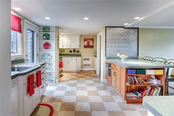 37 Marmion Road Melrose, MA 02176 - Photo 3 of 26 Gallery Image 3