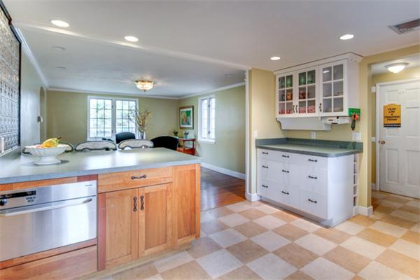 37 Marmion Road Melrose, MA 02176 - Photo 6 of 26 Gallery Image 6