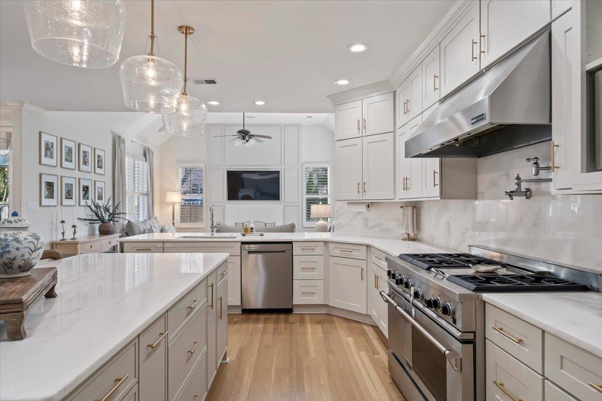 9455 Johnson Rd Extension Germantown, TN 38139 - Photo 40 of 40 Kitchen with open floor plan, stainless steel appliances, pendant lighting, lofted ceiling, and a ceiling fan