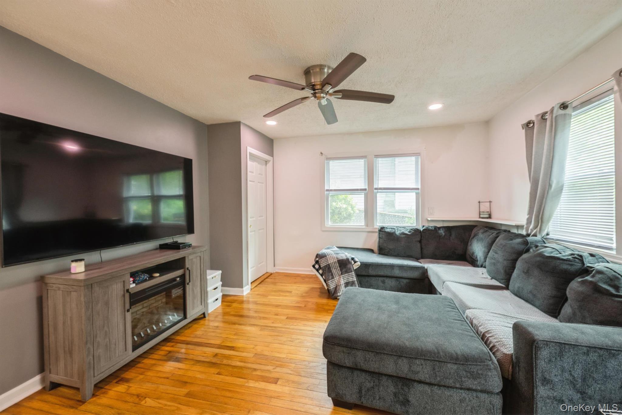 127 Hallock Landing Road Rocky Point, NY 11778 - Photo 4 of 17