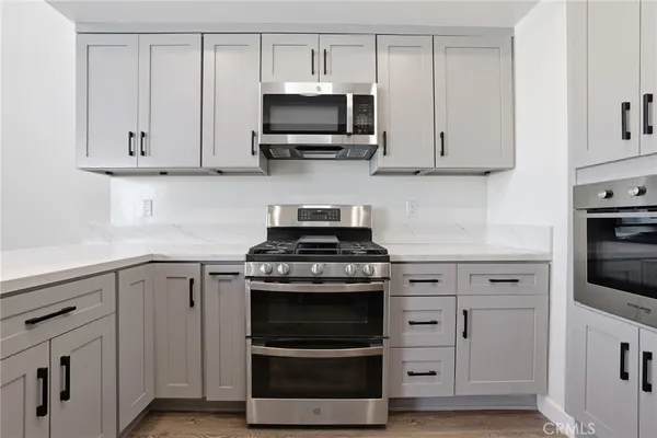 $750,000 | 5310 Zelzah Avenue, Unit 302, Encino, CA 91316