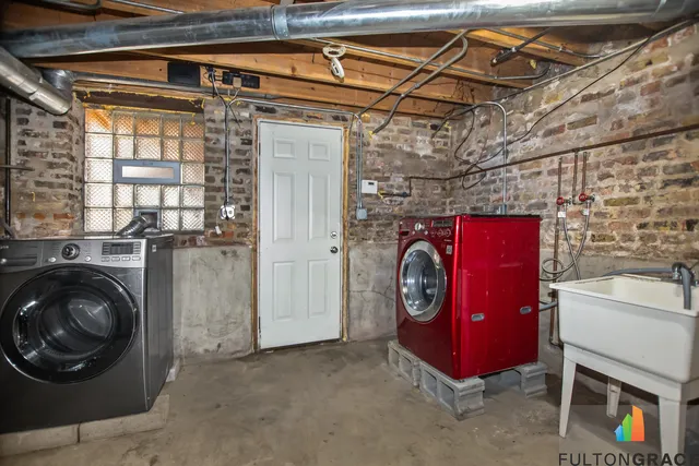 $2,750 | 2744 West Warren Boulevard, Unit 1, Chicago, IL 60612