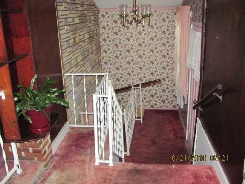 213 Wendell Road Warwick, RI 02888 - Photo 4 of 20 Entry.