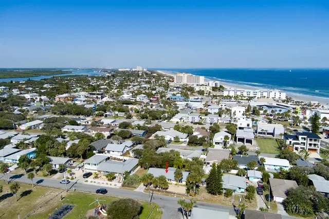 $2,100 | 712 Oakwood Avenue, New Smyrna Beach, FL 32169