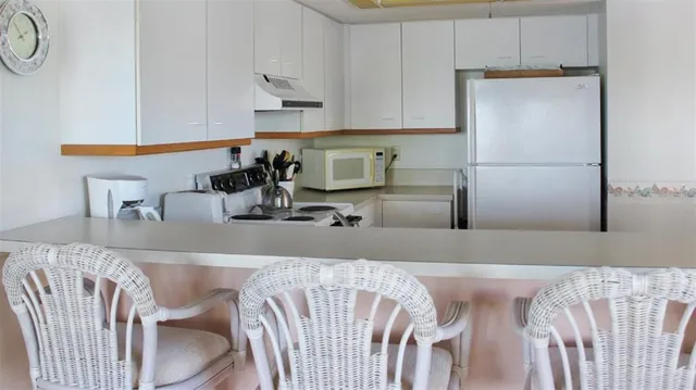 $9,900 | 1365 Siesta Bayside Drive, Unit 1365C, Sarasota, FL 34242