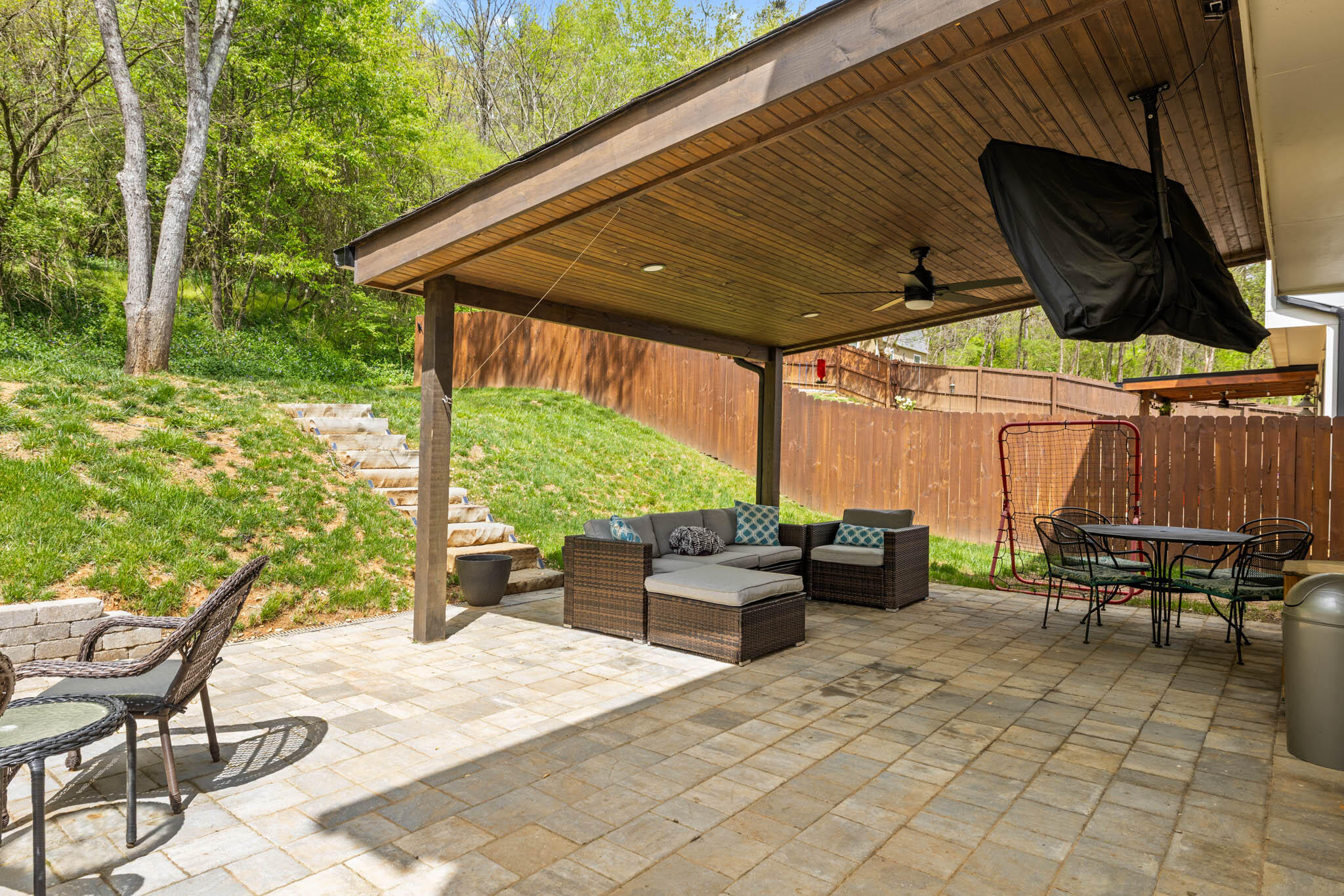 637 Lullwater Road Chattanooga, TN 37405 - Photo 35 of 40 Outdoor Lounge Area