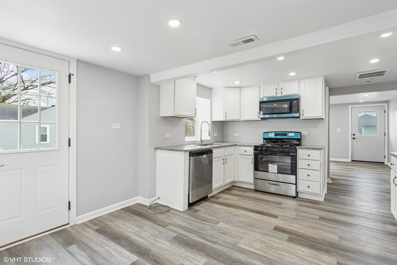516 Table Street Lockport, IL 60441 - Photo 8 of 14 Gallery Image 8