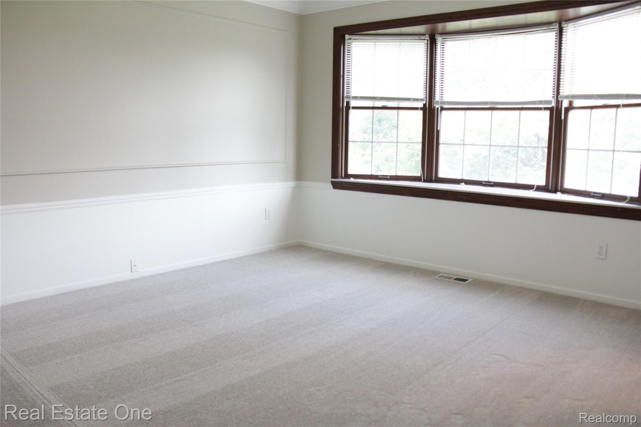 44777 Saltz Road Canton, MI 48187 - Photo 36 of 65 Spacious Primary bedroom with large Bay window