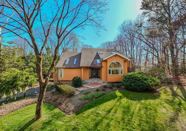 $999,000 | 4 Ernest Court, Smithtown, NY 11787