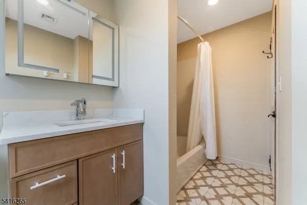$848,800 | 2 Driftway Drive, High Bridge, NJ 08829
