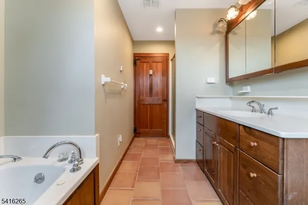 $848,800 | 2 Driftway Drive, High Bridge, NJ 08829