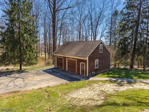 $848,800 | 2 Driftway Drive, High Bridge, NJ 08829