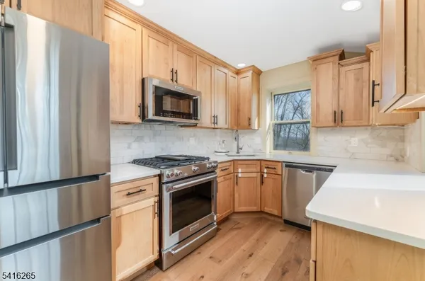 $848,800 | 2 Driftway Drive, High Bridge, NJ 08829