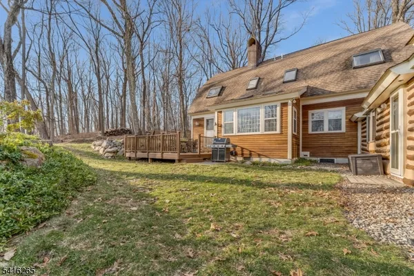 $848,800 | 2 Driftway Drive, High Bridge, NJ 08829