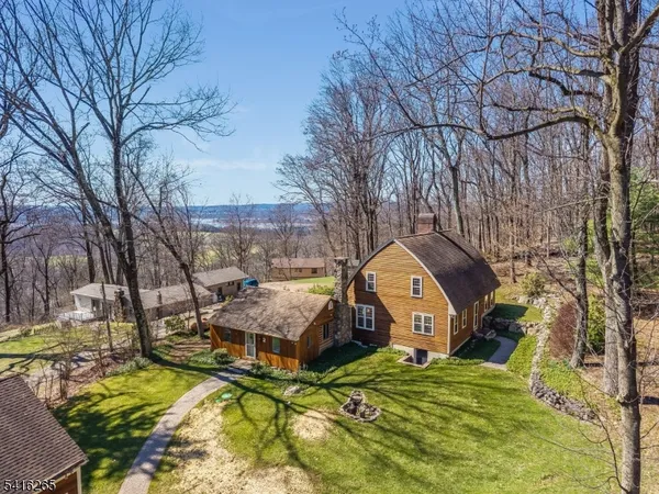 $848,800 | 2 Driftway Drive, High Bridge, NJ 08829
