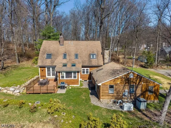 $848,800 | 2 Driftway Drive, High Bridge, NJ 08829