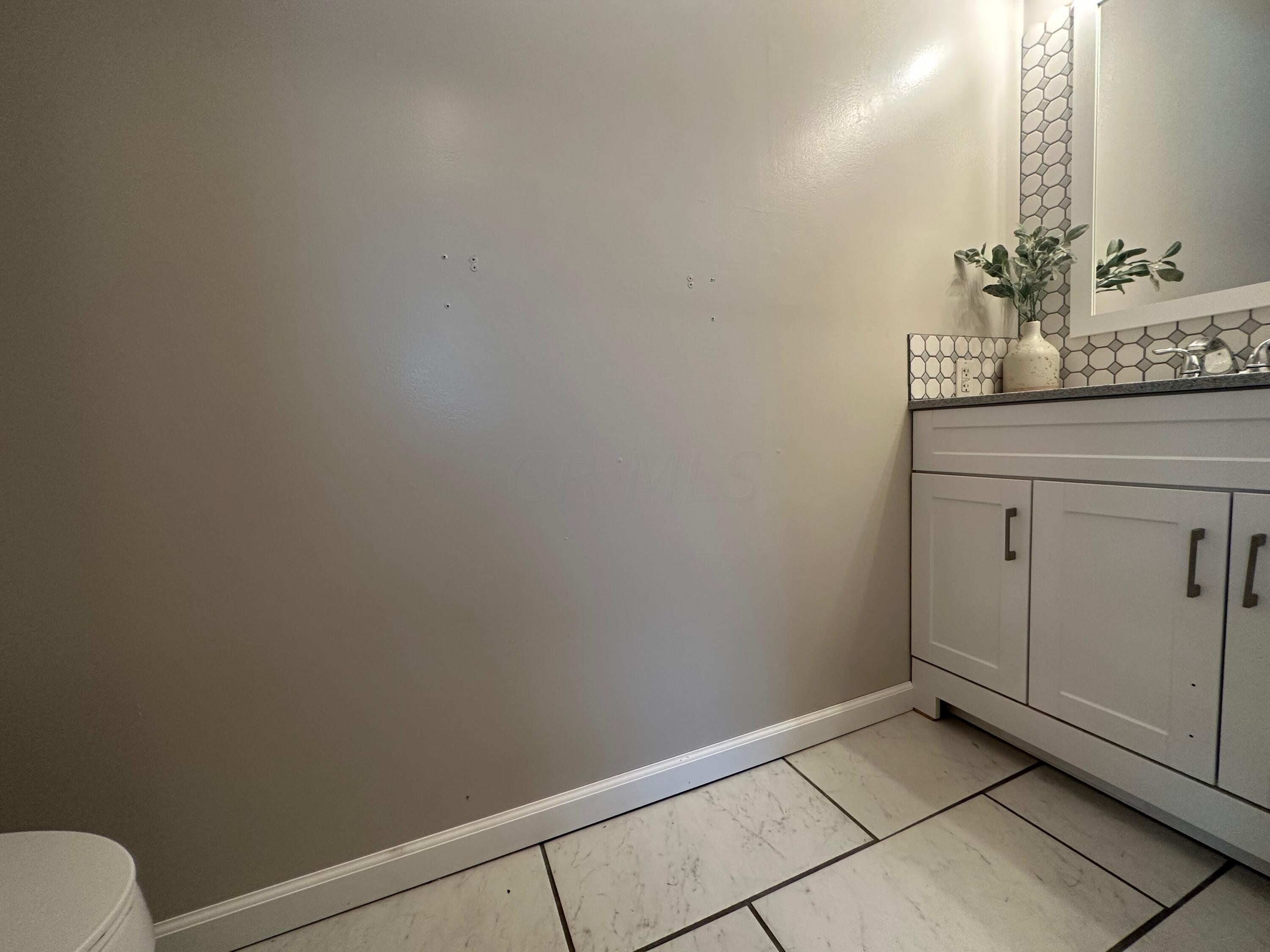19360 Hampshire Road Utica, OH 43080 - Photo 25 of 35 Half Bath