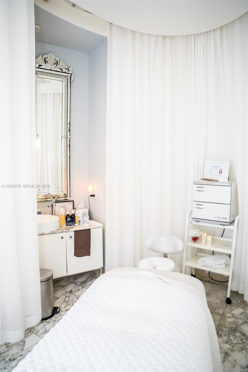 495 Brickell Avenue, Unit 3208 Miami, FL 33131 - Photo 36 of 51 a bedroom with a bed and a view of bathroom