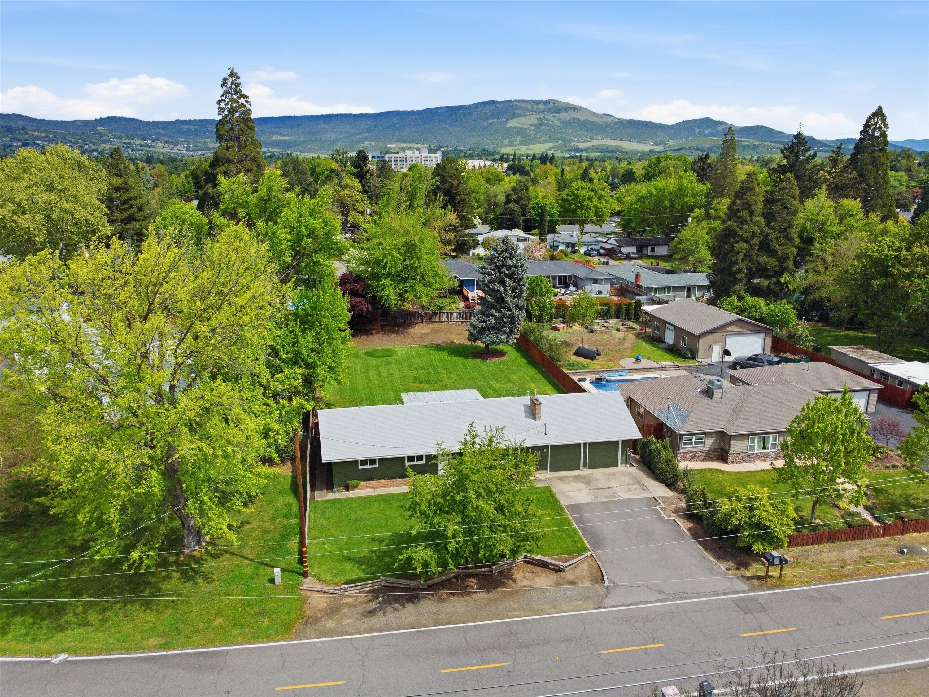 689 South Modoc Avenue Medford, OR 97504 - Photo 41 of 47 41-689 S Modoc Ave-41