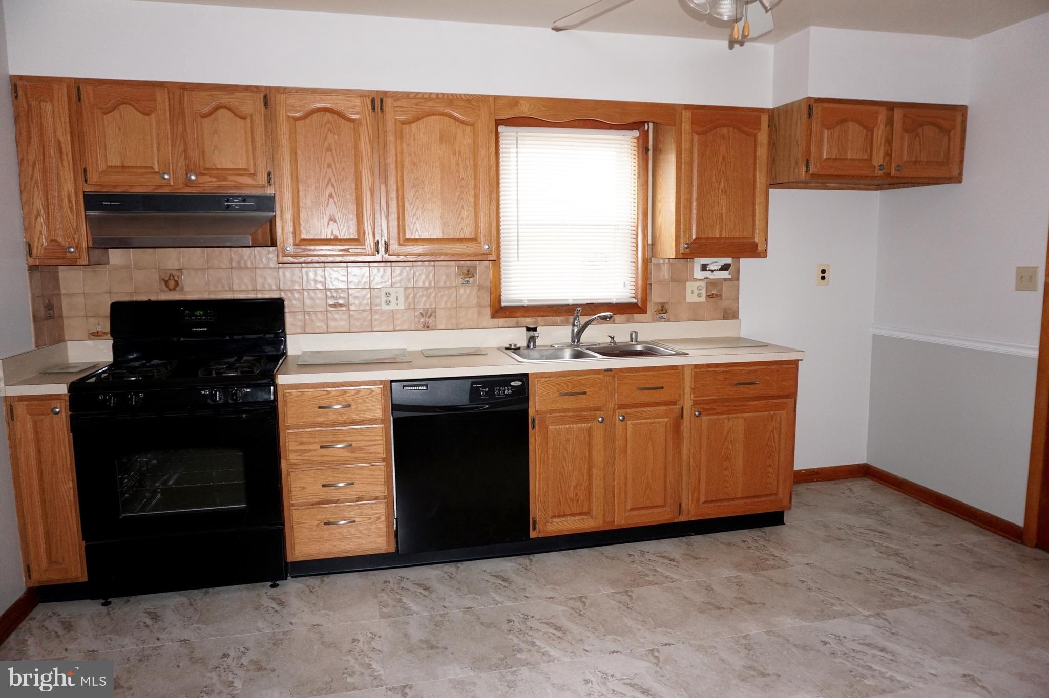 503 George Avenue Baltimore, MD 21221 - Photo 4 of 28 Large eat in kitchen with new flooring