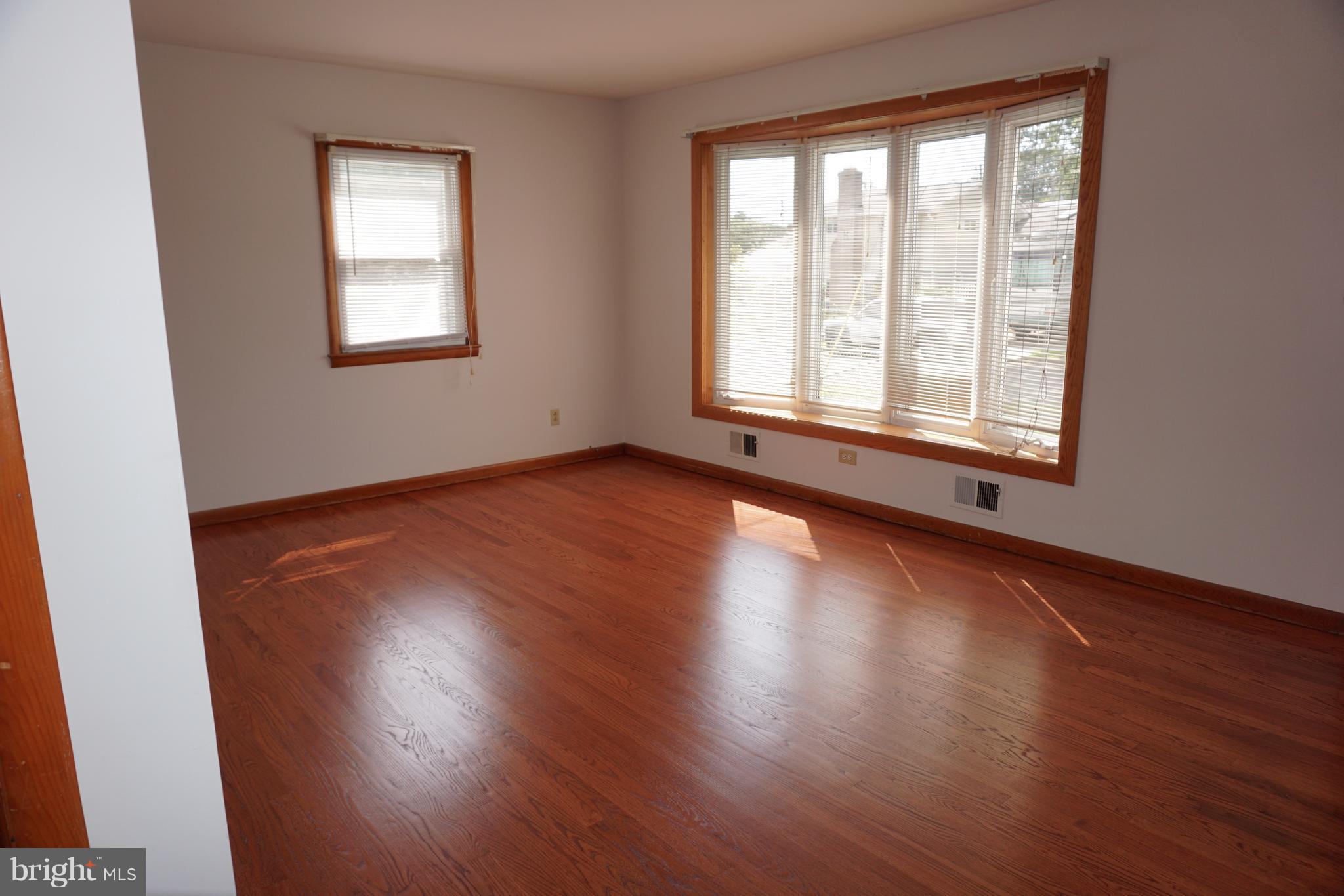 503 George Avenue Baltimore, MD 21221 - Photo 9 of 28 Large Living room with new paint and bay window