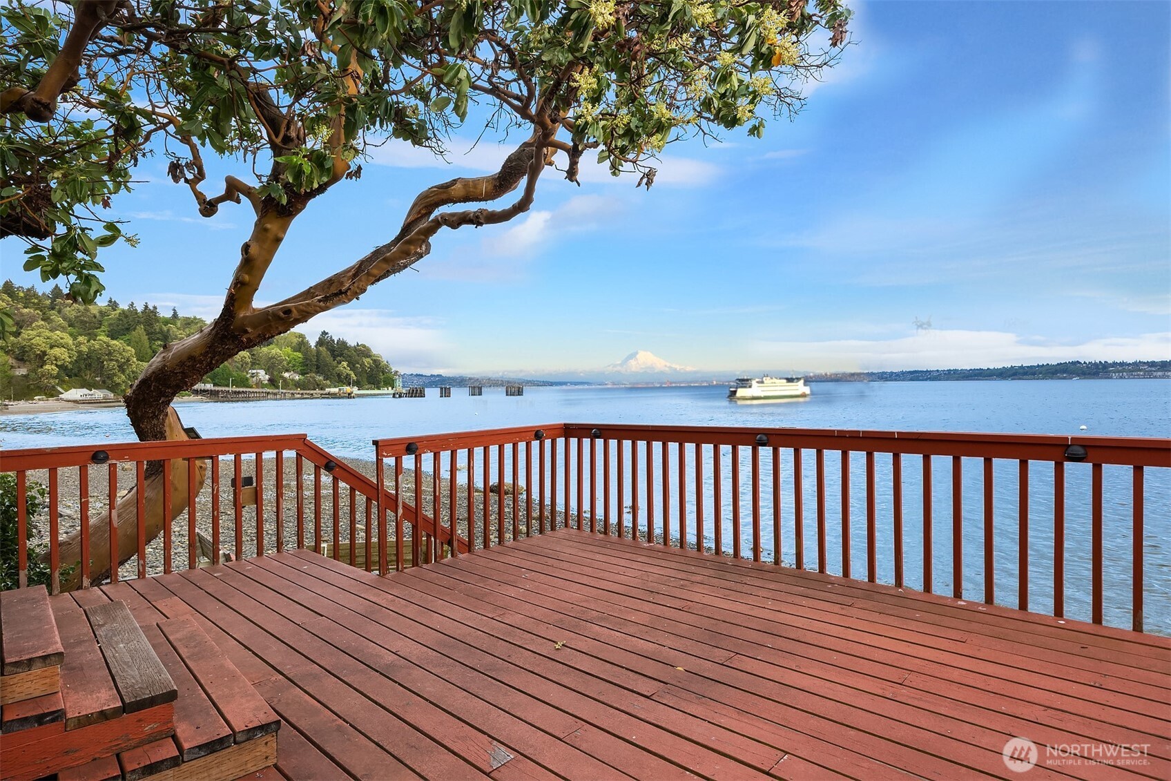 13725 Southwest Pohl Road Vashon, WA 98070 - Photo 25 of 40 a balcony with wooden floor