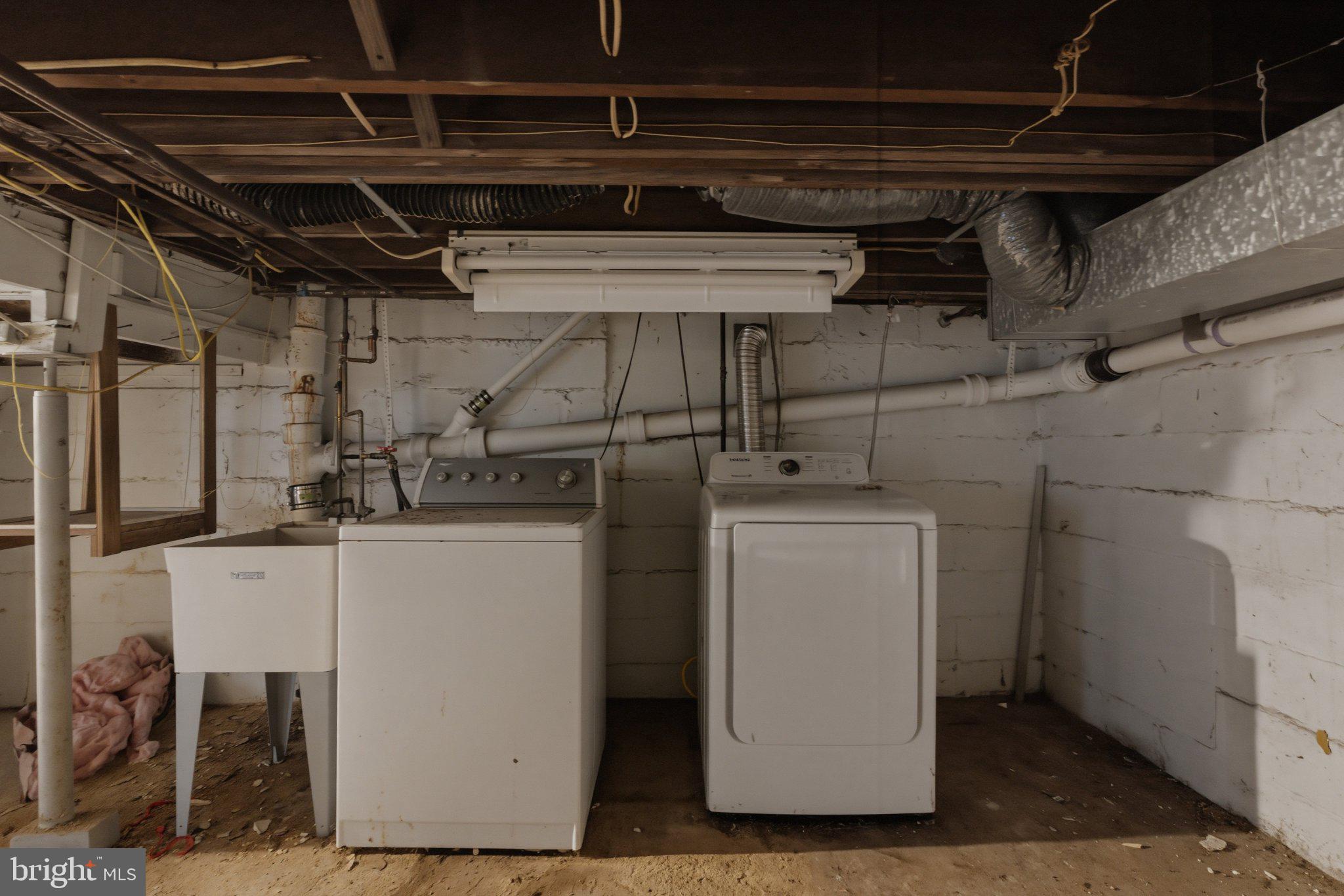 528 Davis Road Barrington, NJ 08007 - Photo 34 of 41 Functional laundry space in the basement.