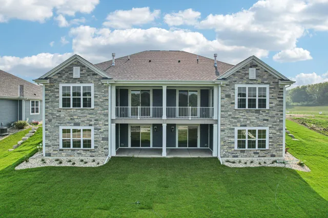 $620,900 | 2108 Bluestem Drive, Unit 1302, Waukesha, WI 53188