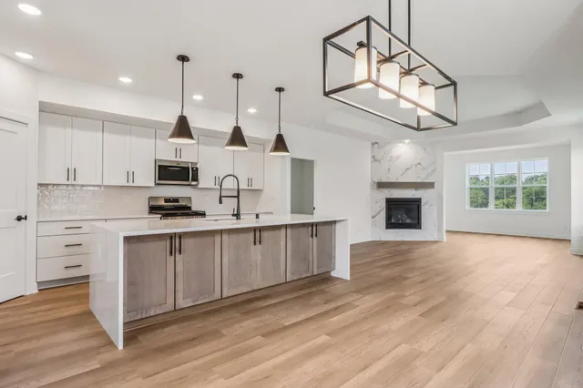 $620,900 | 2108 Bluestem Drive, Unit 1302, Waukesha, WI 53188