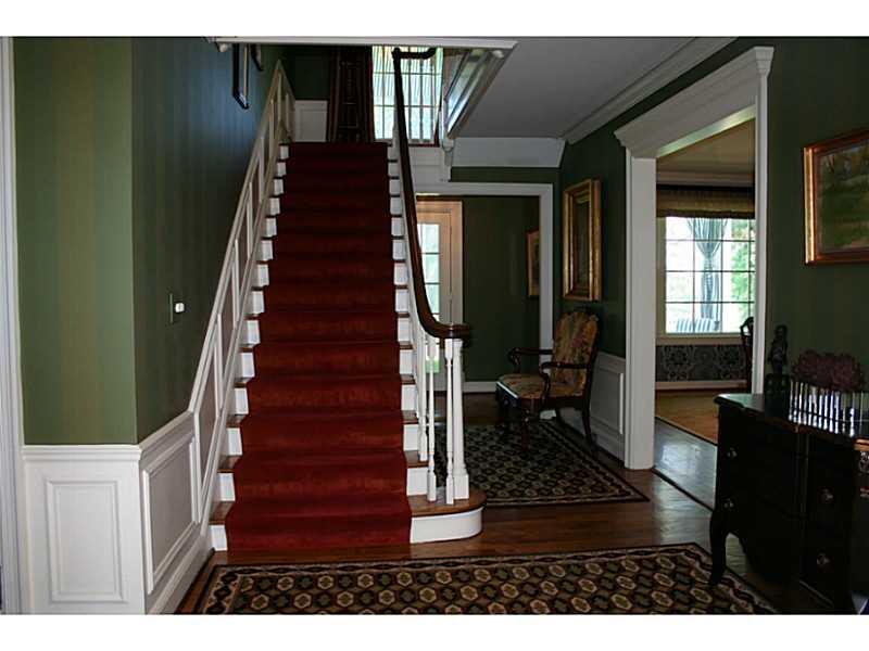 169 Country Club Road Sewickley Heights, PA 15143 - Photo 2 of 24 Entry/Foyer.