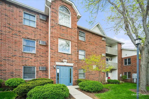 $184,900 | 1352 Cunat Court, Unit 3C, Lake In The Hills, IL 60156