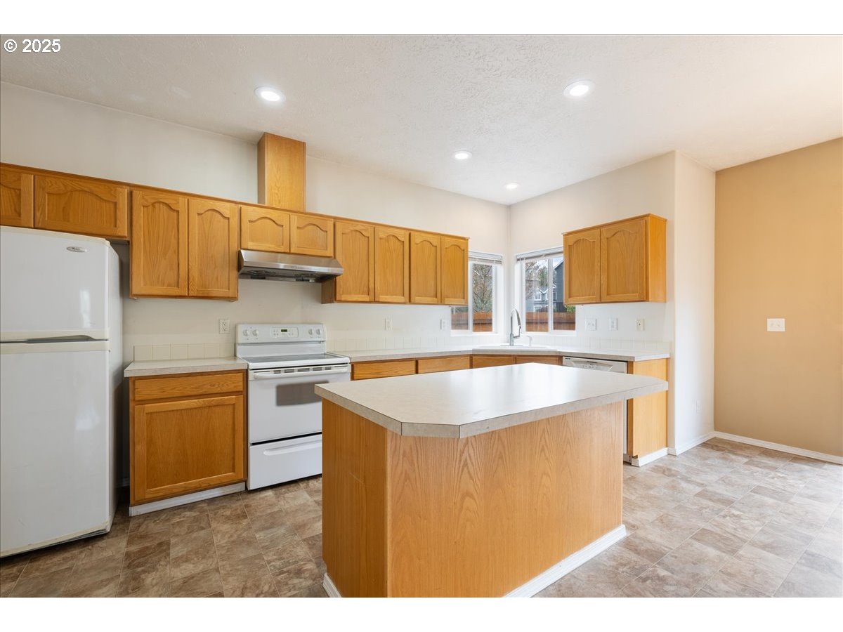 21110 Pebble Lane Fairview, OR 97024 - Photo 15 of 42