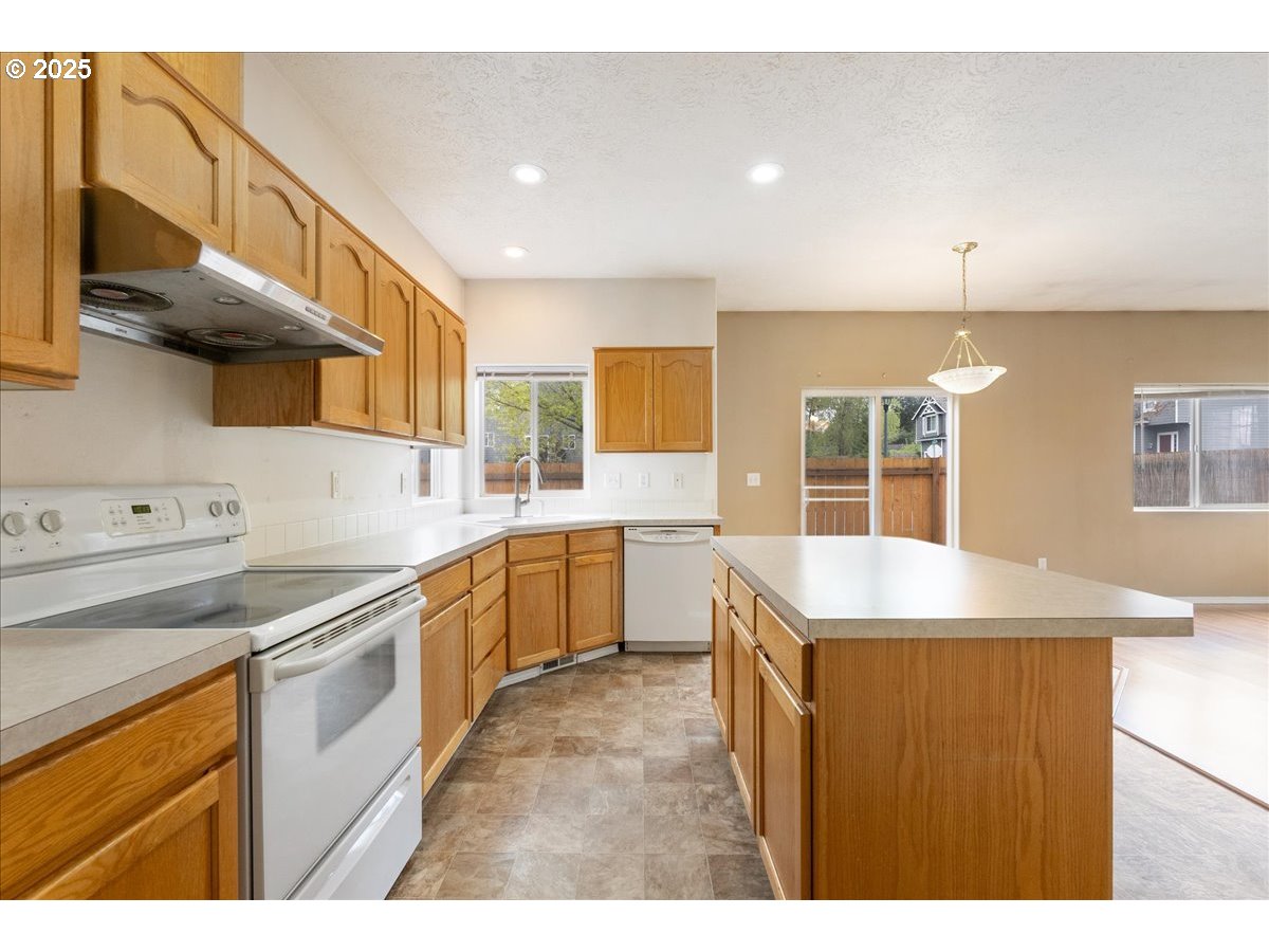 21110 Pebble Lane Fairview, OR 97024 - Photo 16 of 42