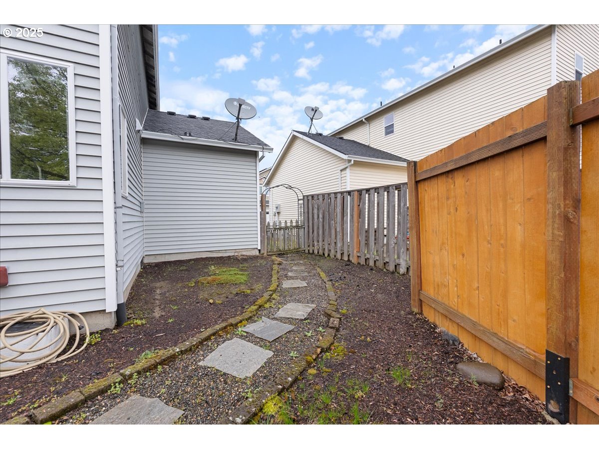 21110 Pebble Lane Fairview, OR 97024 - Photo 37 of 42