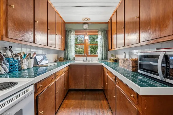 $625,000 | 138-132 West Moore Street, Norman, NC 28367