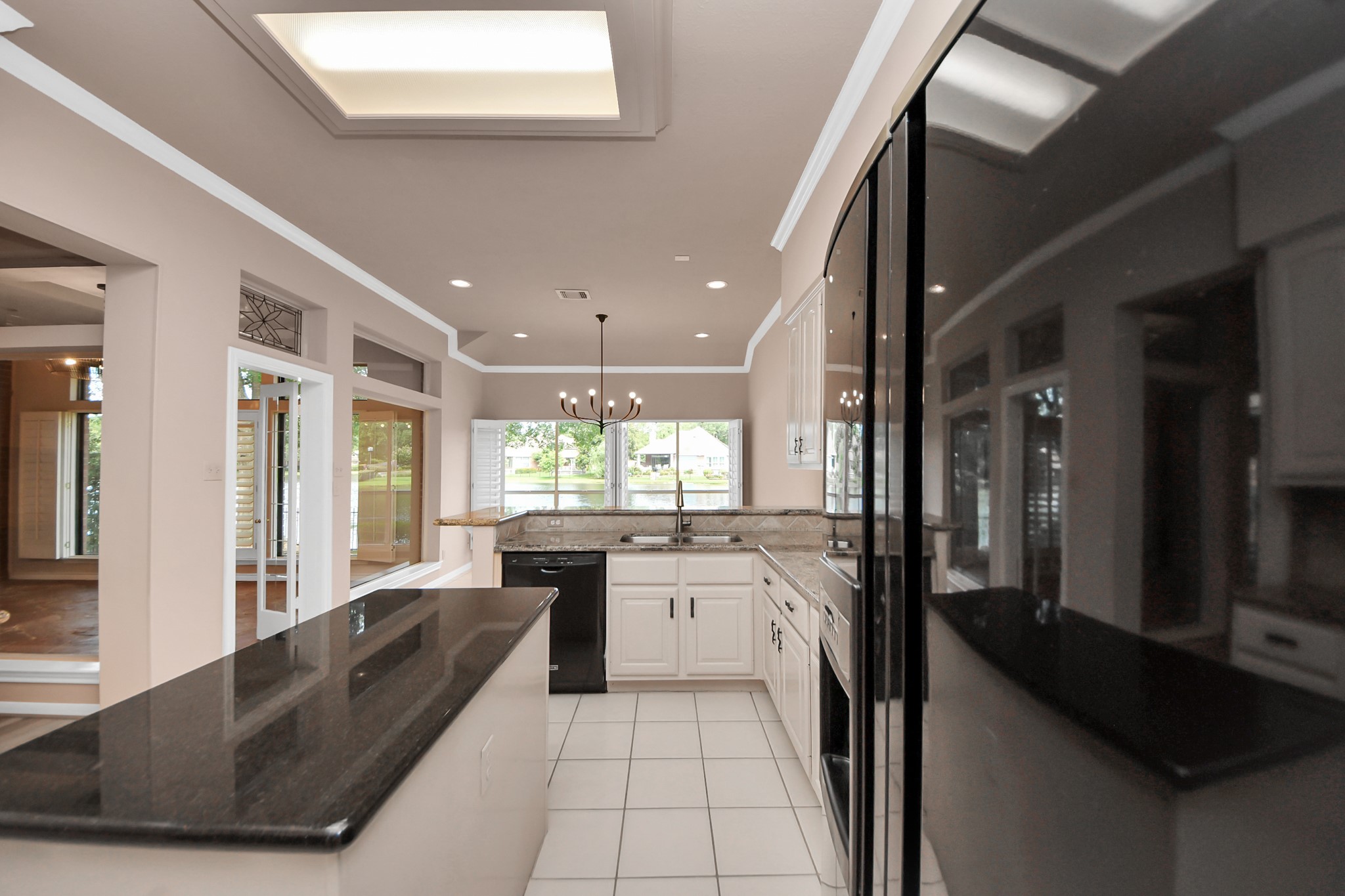 39 Wild Meadow Court The Woodlands, TX 77380 - Photo 14 of 41