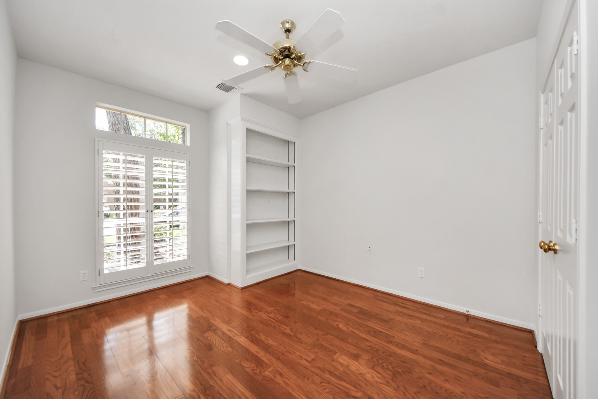 39 Wild Meadow Court The Woodlands, TX 77380 - Photo 27 of 41 wooden floor in an empty room with a window