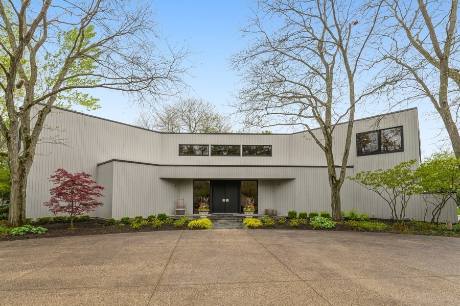 808 Prairie Road Glencoe, IL 60022 - Photo 1 of 14 a front view of a building with lots of trees and plants