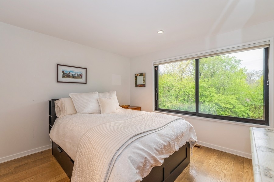 808 Prairie Road Glencoe, IL 60022 - Photo 7 of 14 a bedroom with a bed and a large window